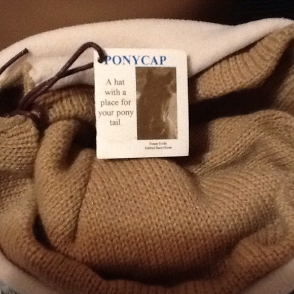 Beige and cream pony tail cap - Picture 5 of 5